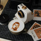 🎃 HALLOWEEN DEAL – 50 % RABATT! 🔥 Retro Coffee Art Camera – mekanisk latte-schablonprinter – ett klick, snabb kaffekonst ✨