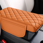 🚗 50% RABATT NU! ✨ Universell armstödsdyna för bilens mittkonsol – minnesskum, PU-läder & dubbla fickor – perfekt för långa körningar 🛋️