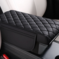 🚗 50% RABATT NU! ✨ Universell armstödsdyna för bilens mittkonsol – minnesskum, PU-läder & dubbla fickor – perfekt för långa körningar 🛋️
