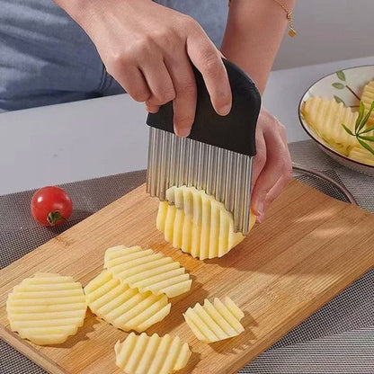 🔪 50% RABATT NU! Potatiskniv i korrugerat rostfritt stål – vågformad bladdesign, ergonomiskt handtag & mångsidig användning – perfekt för grönsaker, frukt och matlagning 🥔✨