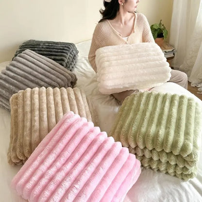 🛏️ 50% RABATT NU! ✨ Tjock kaninplush & mjölkvelourtäcke – molnlik mjukhet, värmeisolering & tidlös design – perfekt för kalla kvällar och mysiga stunder 💤