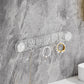 🧺 50% RABATT NU! Punchless korrugerad roterande sugkoppshängare – borrfri installation, rundade krokar & platsbesparande – perfekt för kök, badrum & hall 🏠✨