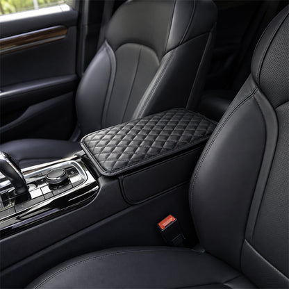 🚗 50% RABATT NU! ✨ Universell armstödsdyna för bilens mittkonsol – minnesskum, PU-läder & dubbla fickor – perfekt för långa körningar 🛋️