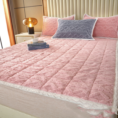🛏️ 50% RABATT NU! Jacquard Comfort Warm Mattress & Pillowcases – överlägsen värmeteknik, 3D-quiltning & halksäker design – perfekt för kalla vinternätter ✨