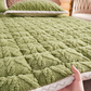 🛏️ 50% RABATT NU! Jacquard Comfort Warm Mattress & Pillowcases – överlägsen värmeteknik, 3D-quiltning & halksäker design – perfekt för kalla vinternätter ✨